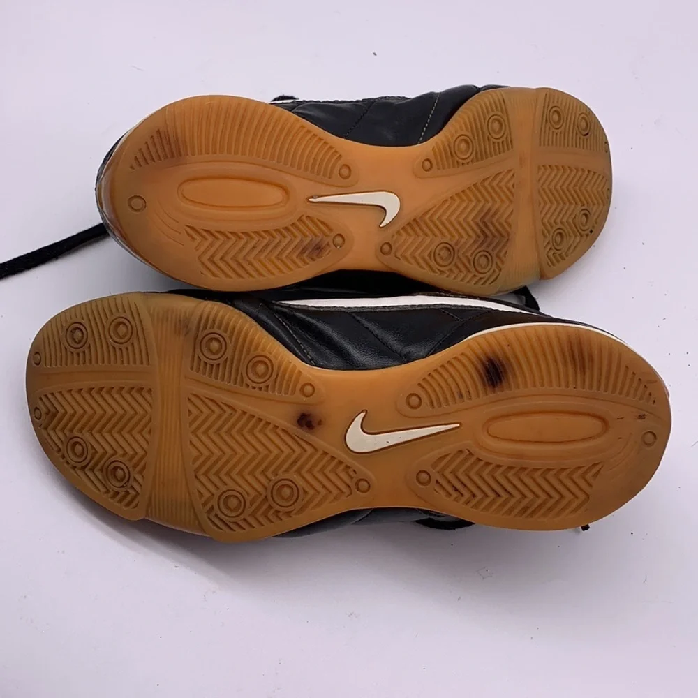 Nike Tiempo Indoor Soccer Shoes Youth size 4.5